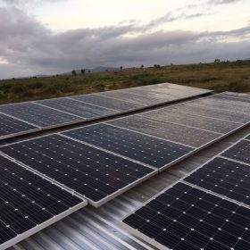 Điện năng lượng mặt trời trên mái nhà