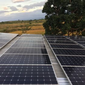 Điện mặt trời trên mái nhà vẫn được khuyến khích đầu tư.