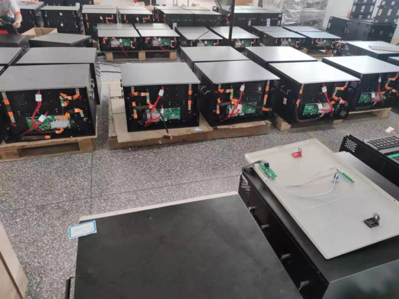 Pin cho xe nâng đứng lái tại Solar One hình 4